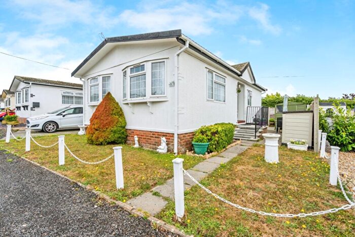 2 Bedroom Mobile Home For Sale In Lidsey Road, Bognor Regis, West Sussex, PO22