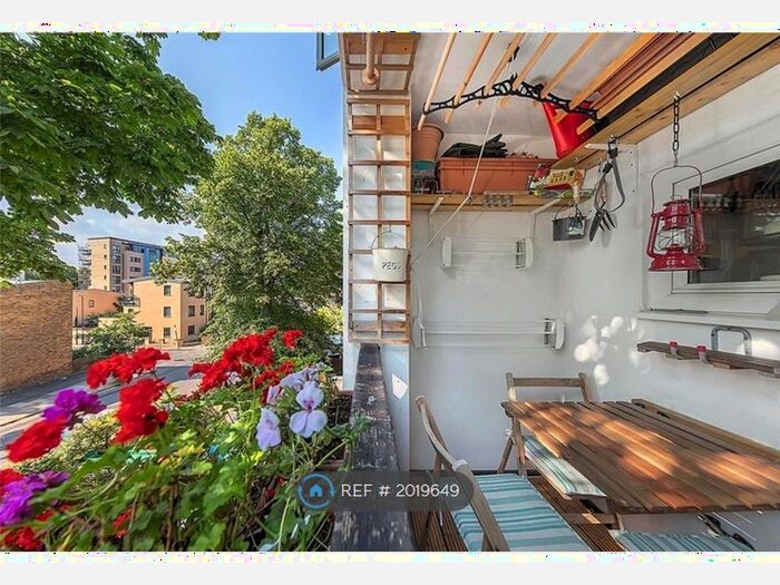 3 Bedroom Flat To Rent In Crownstone Road, London, SW2