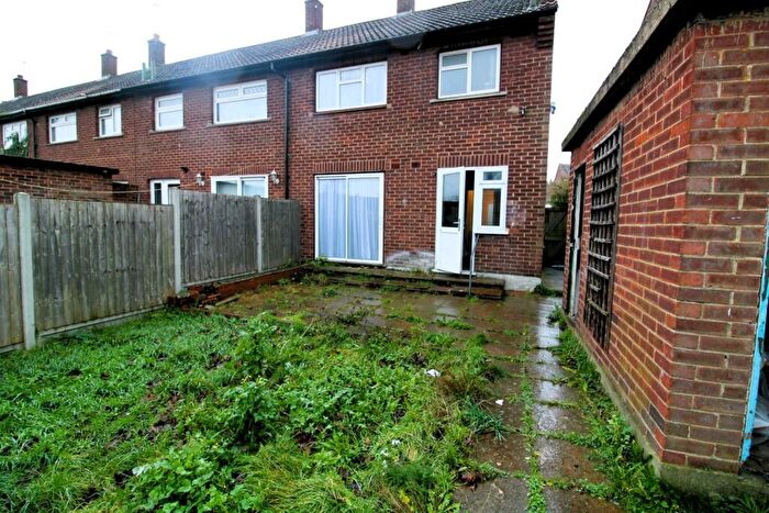 2 Bedroom End Of Terrace House To Rent In Henderson Drive, Dartford, DA1