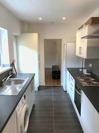 4 Bedroom Property To Rent In Western Street, Sandfields, Swansea SA1