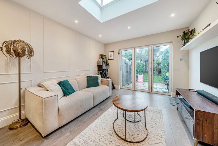 2 Bedroom Flat For Sale In Greswell Street, Fulham, London, SW6