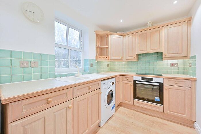 1 Bedroom Flat For Sale In Alfred Close, Chiswick, London, W4