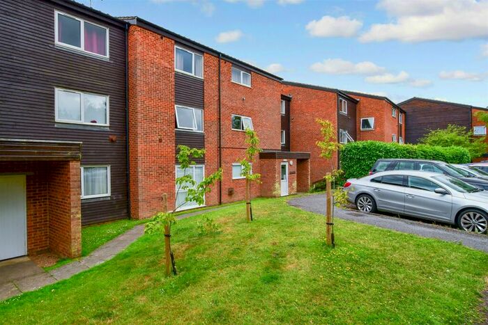 1 Bedroom Flat For Sale In Gilligan Close, Horsham, West Sussex, RH12