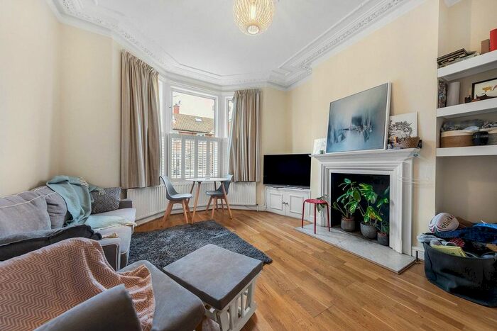 2 Bedroom Flat To Rent In Marmion Road, Battersea, London, SW11