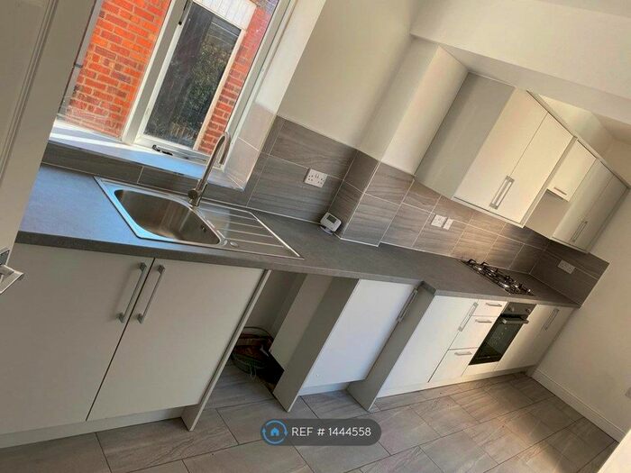 3 Bedroom Semi-Detached House To Rent In Cromwell Drive, Dudley, DY2