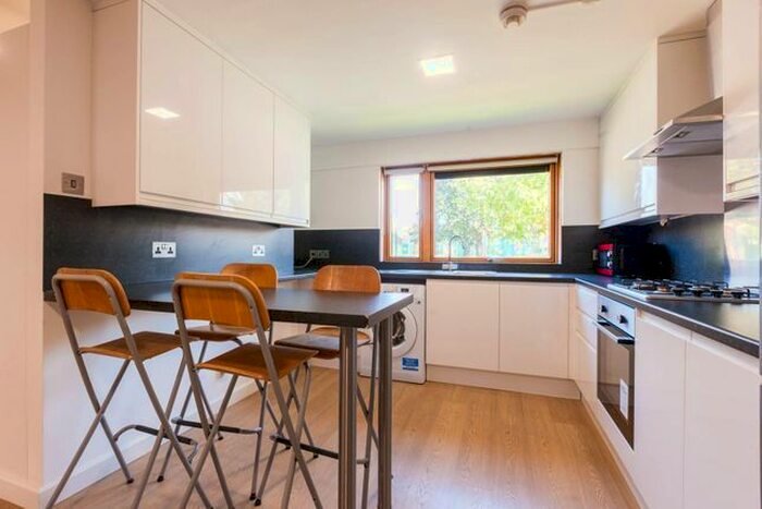 5 Bedroom Maisonette To Rent In Southwark Park Road, Bermondsey, SE16