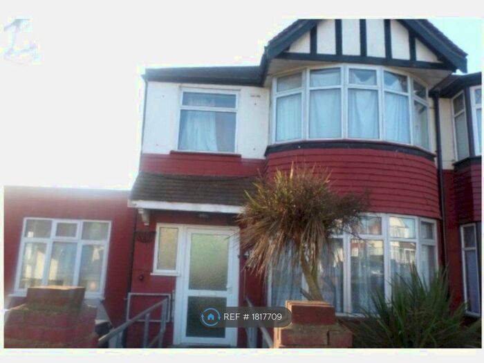 4 Bedroom Semi-Detached House To Rent In Lancelot Crescent, Wembley, HA0