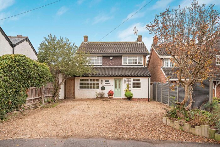 4 Bedroom Detached House For Sale In Dunstable Road, Caddington, Luton, LU1