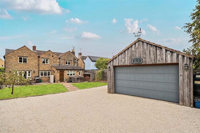 4 Bedroom Detached House For Sale In High Street, Sutton Benger, Chippenham, SN15