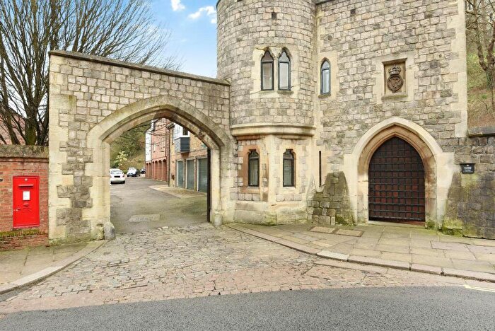 1 Bedroom Flat To Rent In Chapter Mews, Windsor, SL4