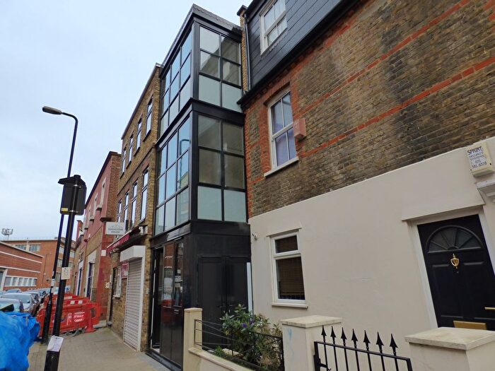 1 Bedroom Town House To Rent In Warple Way, Acton, W3