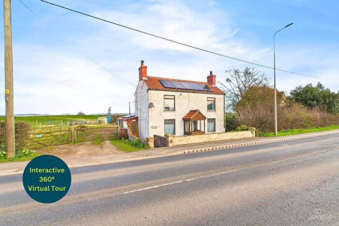 3 Bedroom Detached House For Sale In Sluice Road, South Ferriby, North Lincolnshire, DN18