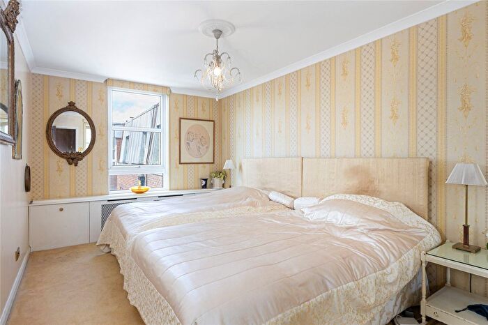 2 Bedroom Flat For Sale In Cheyne Walk, Chelsea, London, SW3