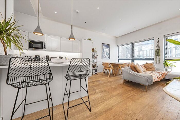 2 Bedroom Flat For Sale In Dee Road, Richmond, TW9