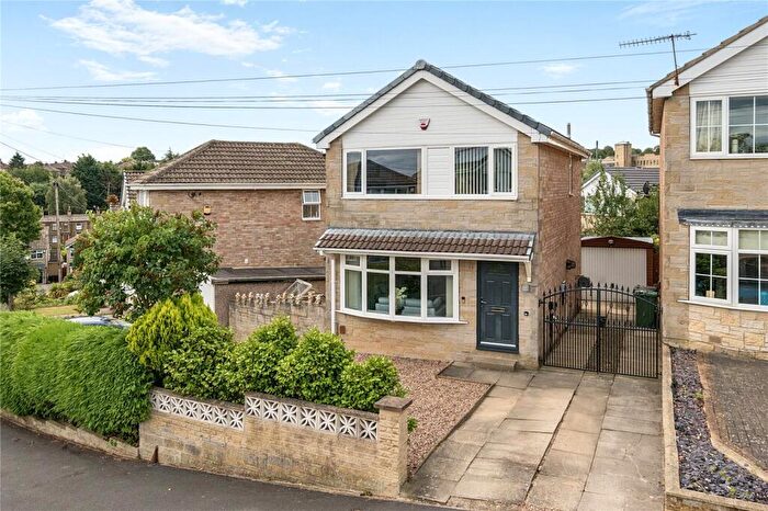3 Bedroom Detached House For Sale In Kirklees Drive, Farsley, Leeds, West Yorkshire, LS28
