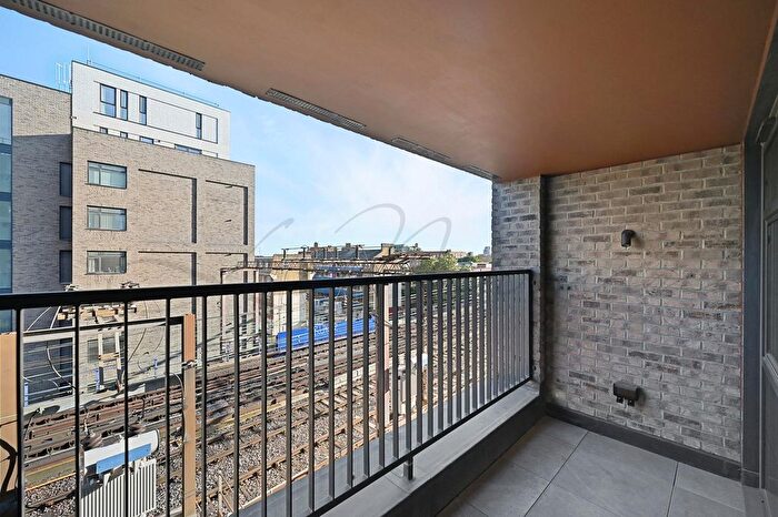 2 Bedroom Flat To Rent In Caroline Street, Limehouse, E1