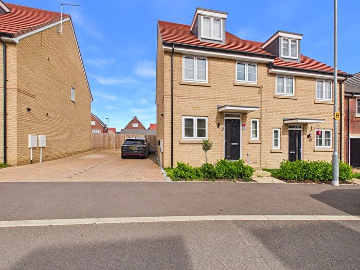 4 Bedroom Semi Detached House For Sale In Keeper Hill Drive, Hampton Heights, PE7
