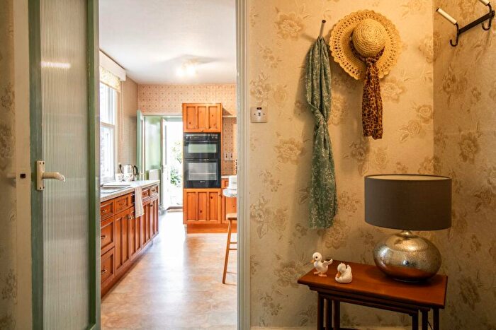 3 Bedroom Terraced House For Sale In Newmarket Road, Cambridge, CB5