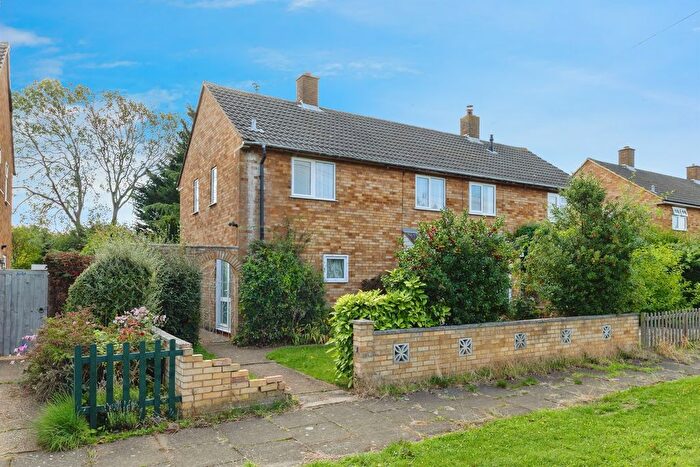 3 Bedroom Semi-detached House For Sale In Heathermere, Letchworth Garden City, SG6