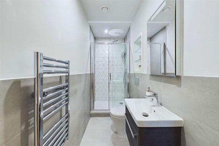 1 Bedroom Flat To Rent In Beverley Way, London, SW20