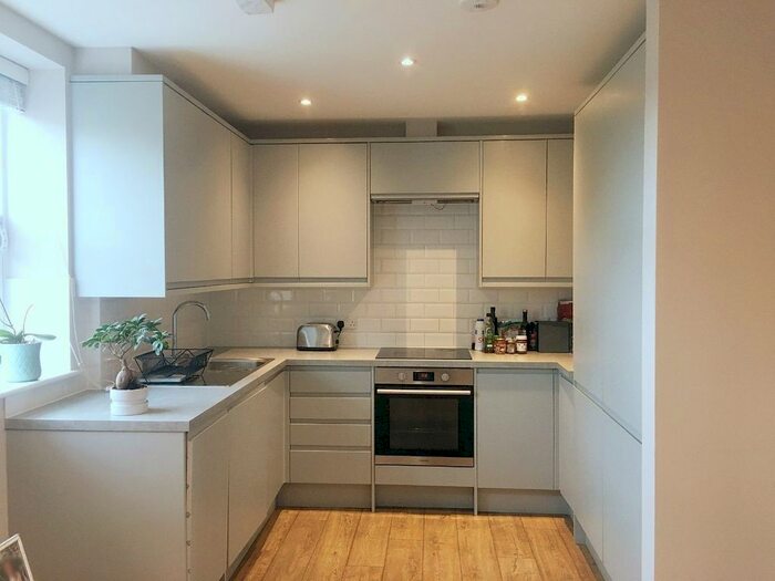 3 Bedroom Flat To Rent In Kings Road, Kingston Upon Thames, KT2