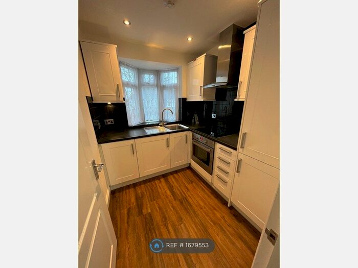 1 Bedroom Flat To Rent In Hale Grove Gardens, London, NW7