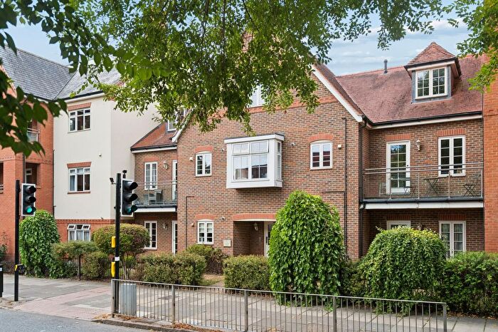 2 Bedroom Flat For Sale In High Street, Rickmansworth, WD3