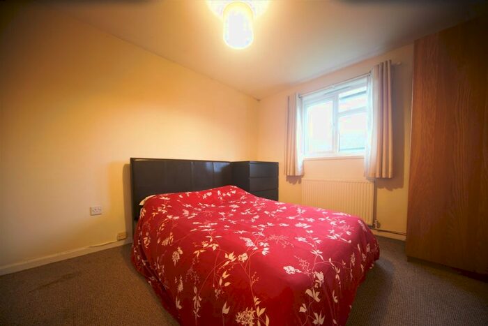 1 Bedroom Maisonette To Rent In Holmedale, Slough, SL2