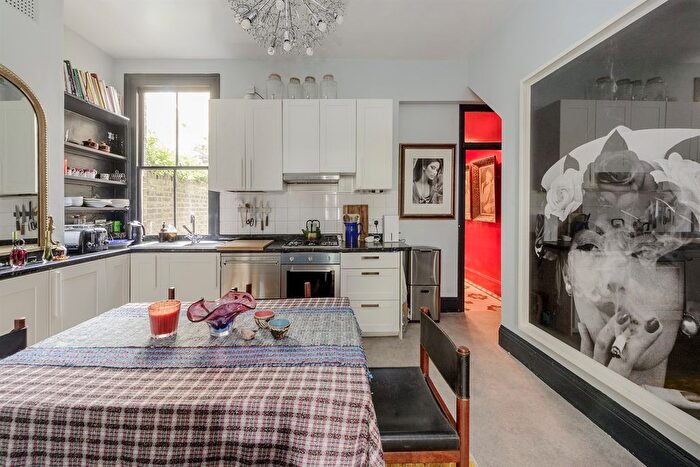 2 Bedroom Flat For Sale In Finstock Road, W10