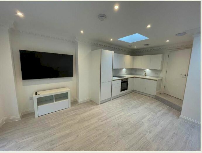 2 Bedroom Flat To Rent In Kings Walk, Town Centre, RG1