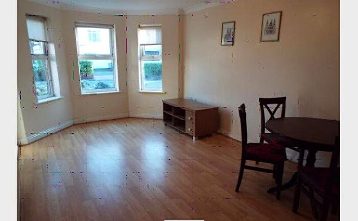 2 Bedroom Flat To Rent In Florence Road, Bournemouth, BH5