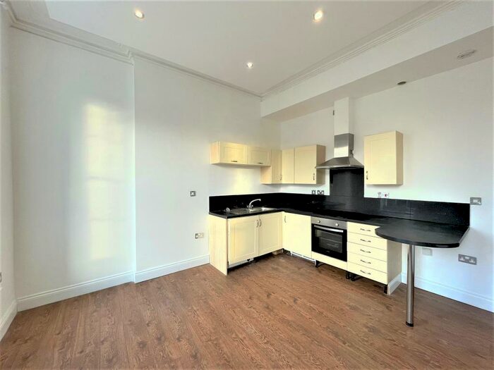 2 Bedroom Flat To Rent In Castle Lane, Castle, Bedford, MK40