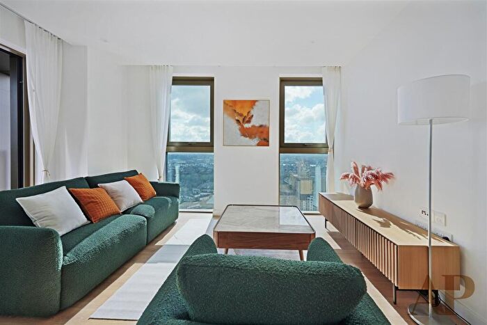 2 Bedroom Apartment To Rent In One Thames Quay, Marsh Wall, E14