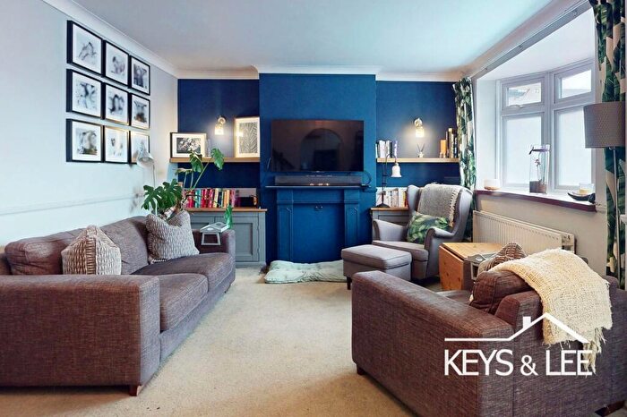 3 Bedroom End Of Terrace House For Sale In Peartree Gardens, Romford, RM7