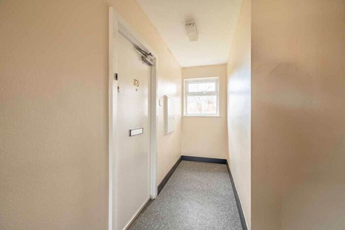 1 Bedroom Flat For Sale In New Road, Datchet, SL3