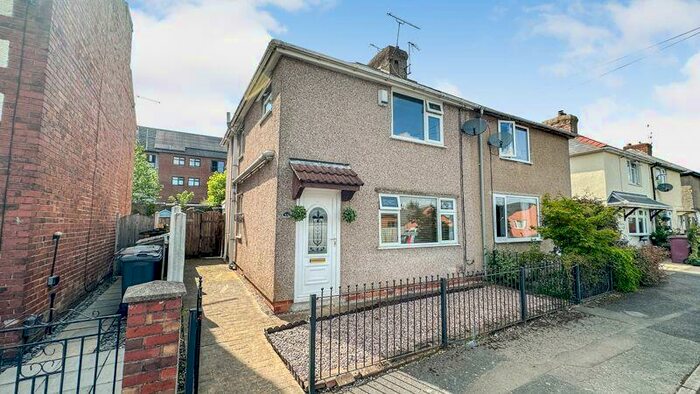 3 Bedroom Semi-Detached House To Rent In Broadleys, Clay Cross, S45