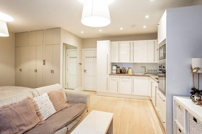 Studio To Rent In Arlington Gardens, London, W4