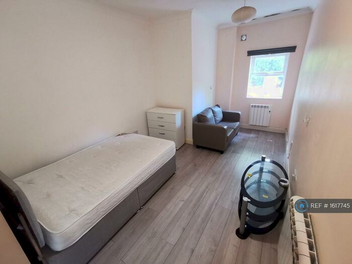 Studio To Rent In Moor Path, Luton, LU3
