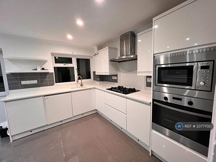 3 Bedroom Terraced House To Rent In Brambling Way, Oxford, OX4