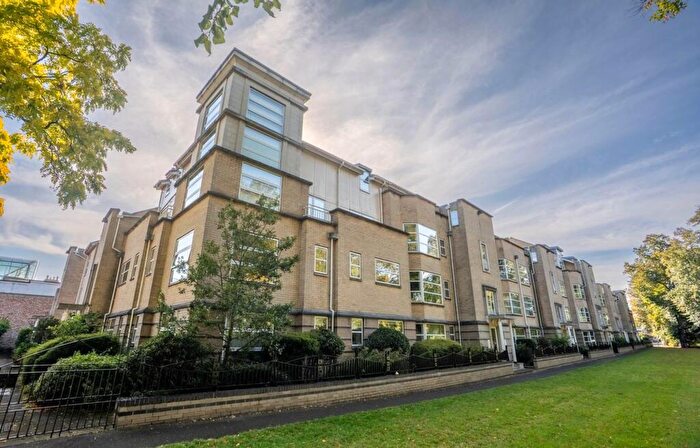 2 Bedroom Flat For Sale In Petersfield, Cambridge, CB1