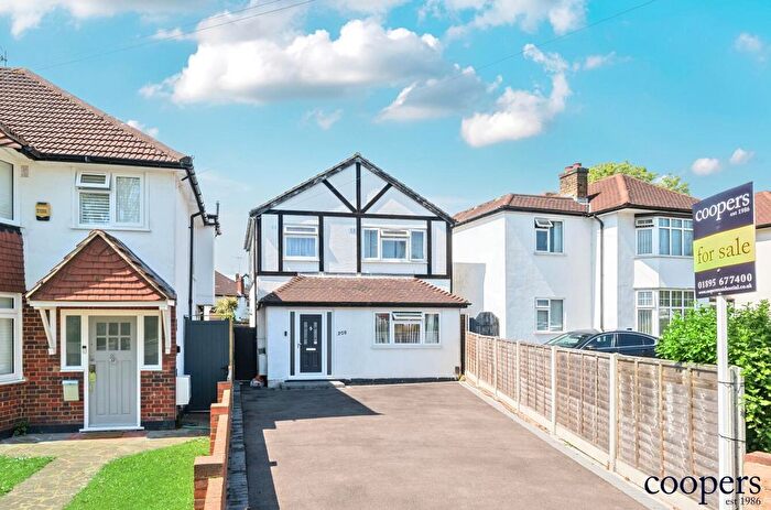 3 Bedroom Detached House For Sale In West End Road, Ruislip, HA4