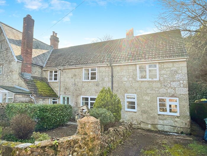 3 Bedroom Semi-Detached House To Rent In High Street, PO38