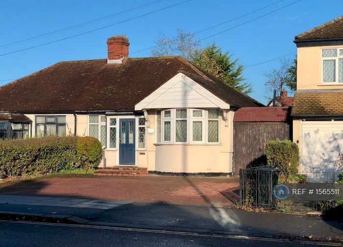 2 Bedroom Bungalow To Rent In Clayhall Avenue, Ilford, IG5