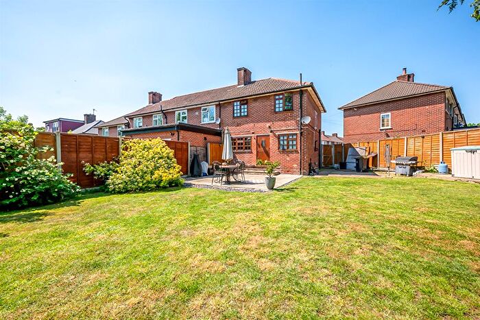 3 Bedroom End Terrace House For Sale In Prestbury Square, London, SE9