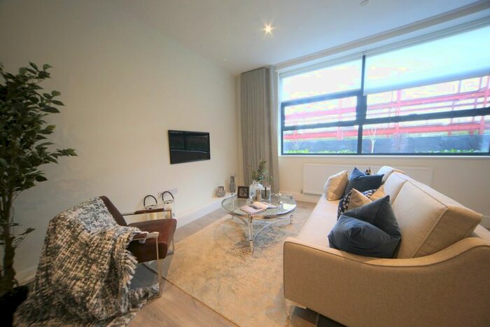 2 Bedroom Flat To Rent In Heron Drive, Langley, SL3