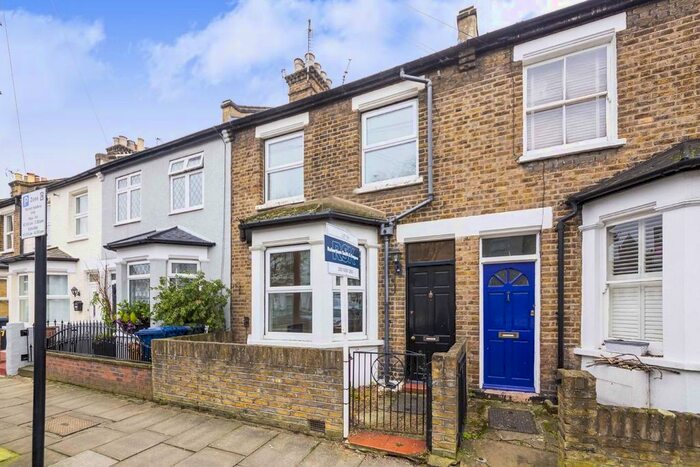 3 Bedroom Property To Rent In Coningsby Road, London W5