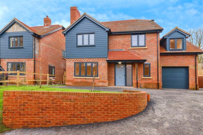 4 Bedroom Detached House For Sale In The Ridgeways, Baydon, Marlborough, SN8