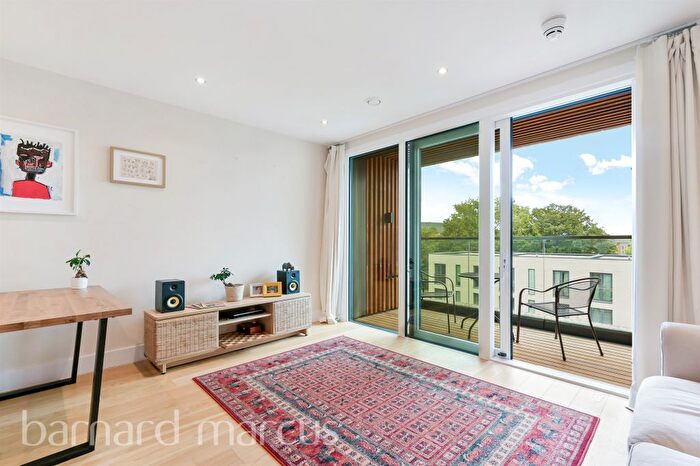 1 Bedroom Flat For Sale In Chiswick High Road, London, W4