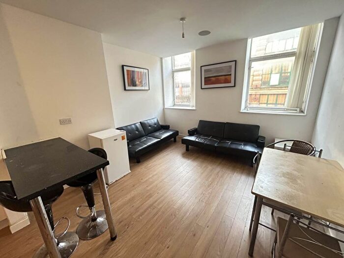 2 Bedroom Flat To Rent In Sunbridge Road, Bradford, BD1