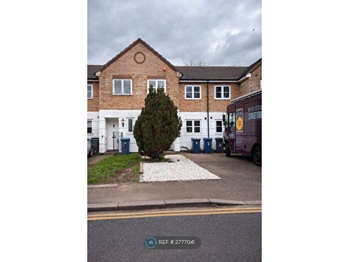 3 Bedroom Detached House To Rent In Romney Row, London, NW2